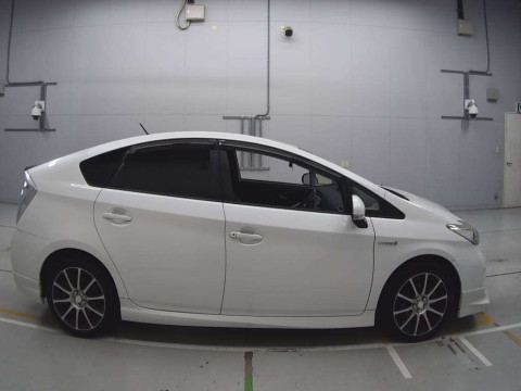 2012 Toyota Prius ZVW30[2]