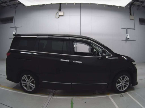 2012 Nissan Elgrand TE52[2]