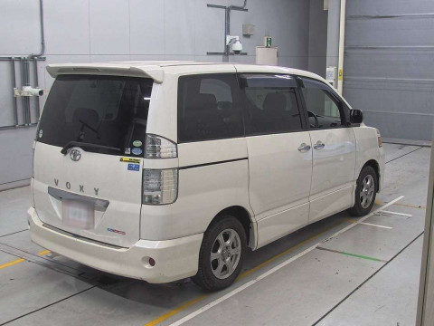 2005 Toyota Voxy AZR60G[1]