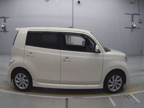 2011 Toyota bB QNC21[2]