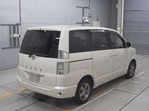 2005 Toyota Voxy AZR60G[1]