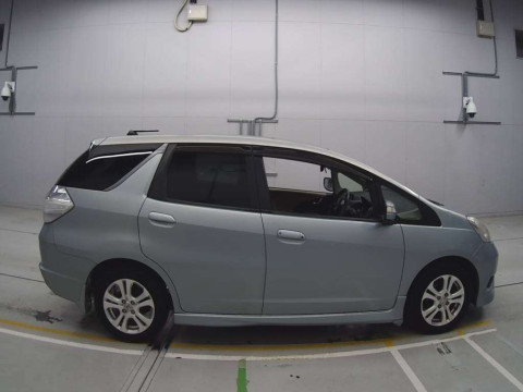 2012 Honda Fit Shuttle Hybrid GP2[2]