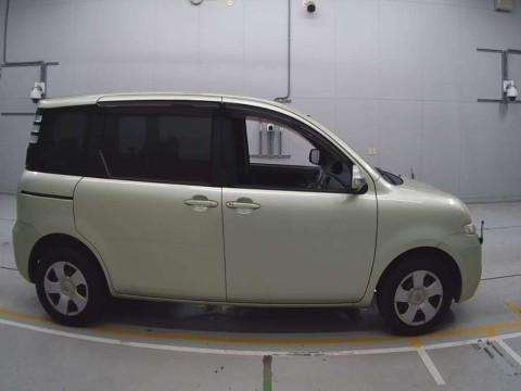 2008 Toyota Sienta NCP81G[2]