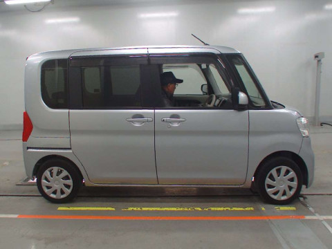 2017 Daihatsu Tanto LA600S[2]