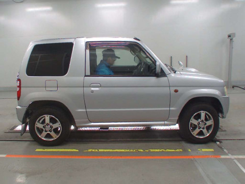 2011 Mitsubishi Pajero Mini H58A[2]