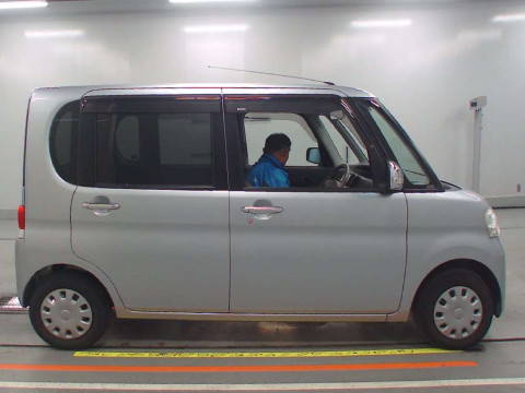 2010 Daihatsu Tanto L375S[2]