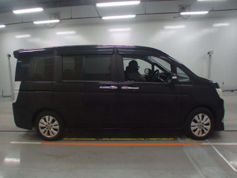 2011 Honda Step WGN Spada RK5[2]