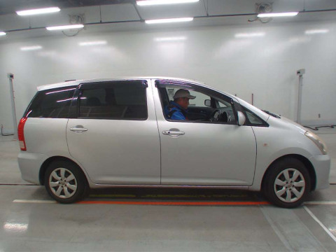 2007 Toyota Wish ZNE10G[2]