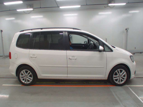 2013 Volkswagen Golf Touran 1TCTH[2]