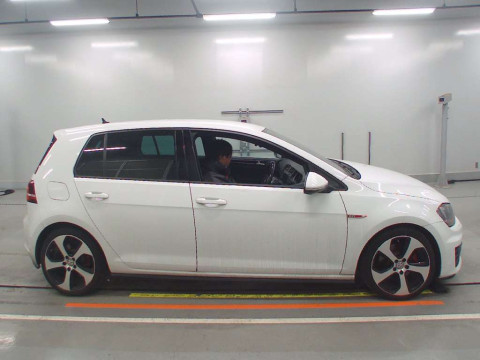 2016 Volkswagen GOLF GTI AUCHH[2]