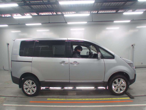 2011 Mitsubishi Delica D5 CV5W[2]