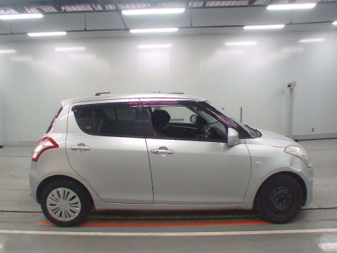 2015 Suzuki Swift ZC72S[2]