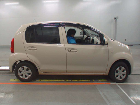 2012 Toyota Passo KGC30[2]