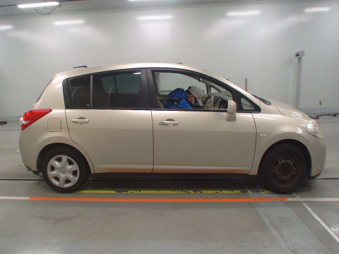 2010 Nissan Tiida C11[2]