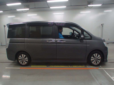 2013 Honda Step WGN Spada RK5[2]