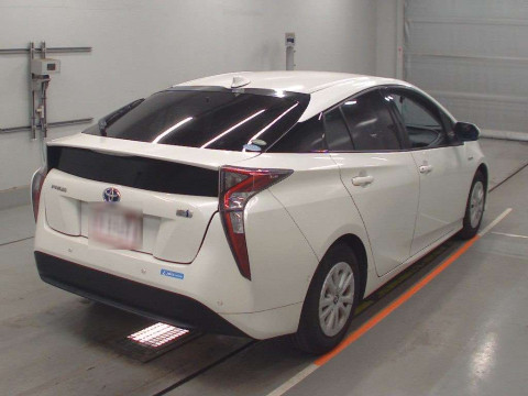 2017 Toyota Prius ZVW50[1]