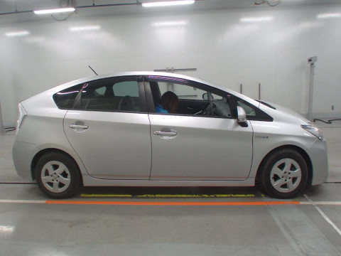 2010 Toyota Prius ZVW30[2]