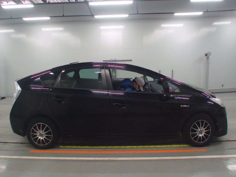 2011 Toyota Prius ZVW30[2]