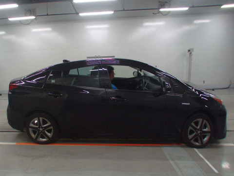 2019 Toyota Prius ZVW55[2]