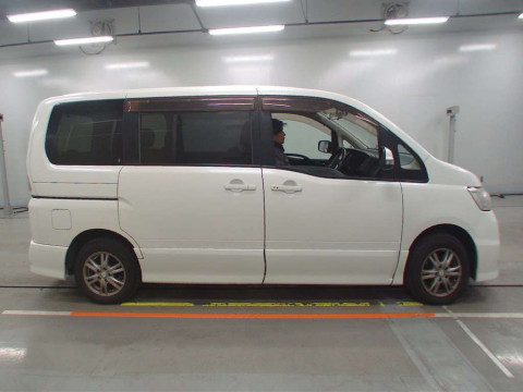 2009 Nissan Serena CNC25[2]