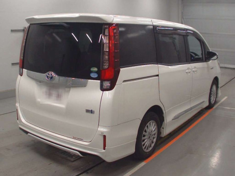 2016 Toyota Noah ZWR80G[1]