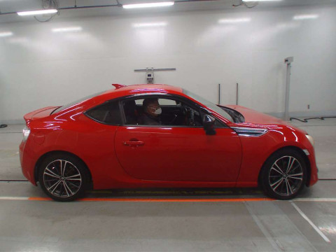 2013 Toyota 86 ZN6[2]