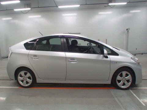 2011 Toyota Prius ZVW30[2]