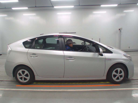 2012 Toyota Prius ZVW30[2]