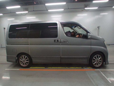 2007 Nissan Elgrand E51[2]