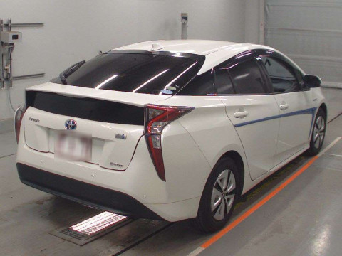 2016 Toyota Prius ZVW55[1]