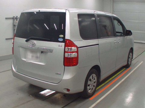 2012 Toyota Noah ZRR70G[1]