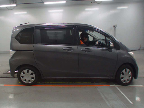 2012 Honda Freed GB3[2]