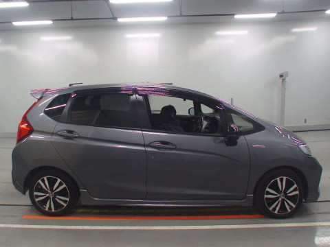 2017 Honda Fit Hybrid GP5[2]