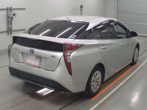 2016 Toyota Prius ZVW50[1]