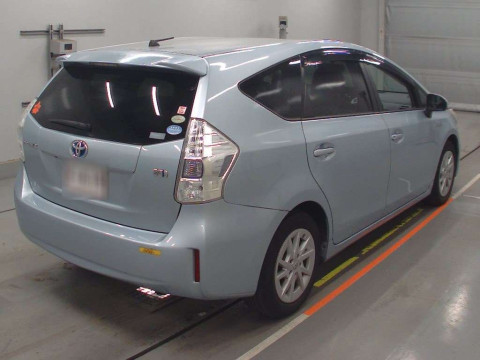 2011 Toyota Prius alpha ZVW41W[1]