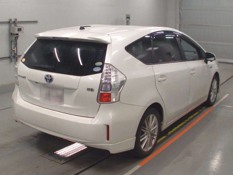 2013 Toyota Prius alpha ZVW41W[1]