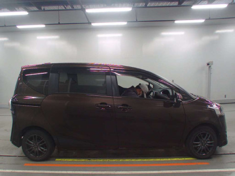 2016 Toyota Sienta NSP170G[2]