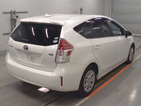 2014 Toyota Prius alpha ZVW40W[1]