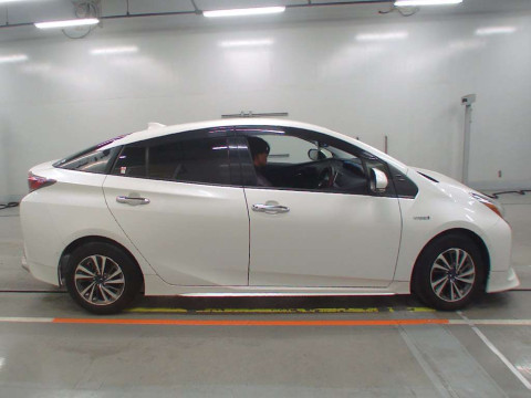 2018 Toyota Prius ZVW51[2]