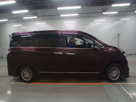 2014 Nissan Elgrand TE52[2]