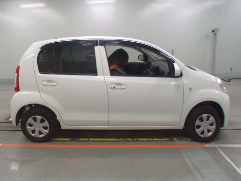 2015 Toyota Passo KGC35[2]