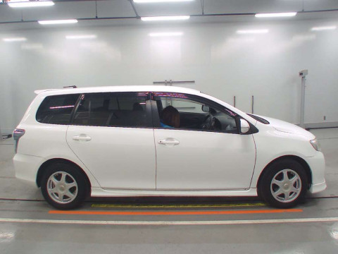 2010 Toyota Corolla Fielder NZE141G[2]