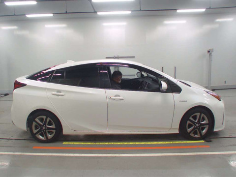 2019 Toyota Prius ZVW51[2]