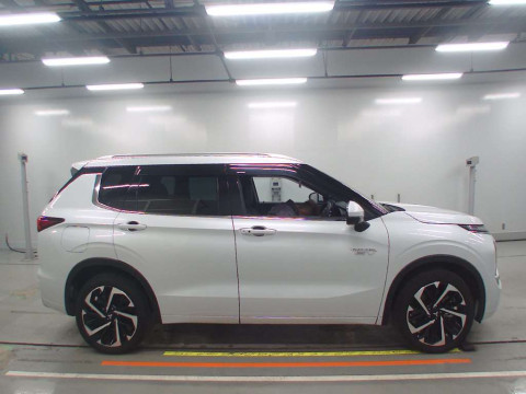 2022 Mitsubishi Outlander PHEV GN0W[2]