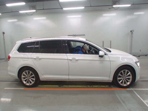 2016 Volkswagen Passat Variant 3CCZE[2]