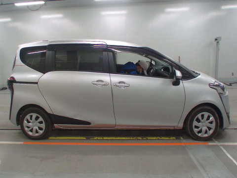 2017 Toyota Sienta NSP170G[2]