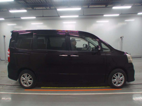 2012 Toyota Noah ZRR75W[2]