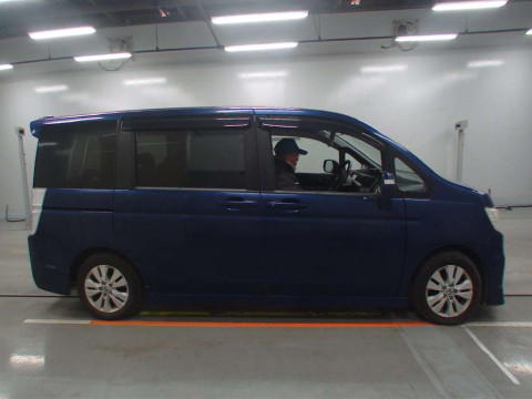 2011 Honda Step WGN Spada RK5[2]