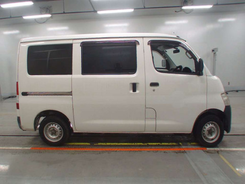 2015 Toyota Townace Van S402M[2]