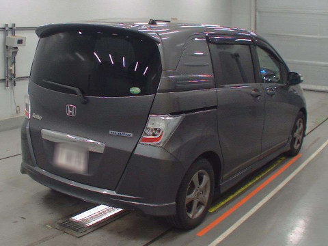 2012 Honda Freed spike hybrid GP3[1]